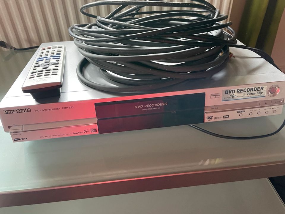 Surround Anlage 5.1 Receiver ,Boxen und dvd Player in Rüsselsheim