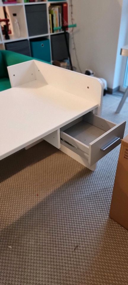 Schreibtisch Kinder höhenverstellbar B120cm T70cm H77cm in München