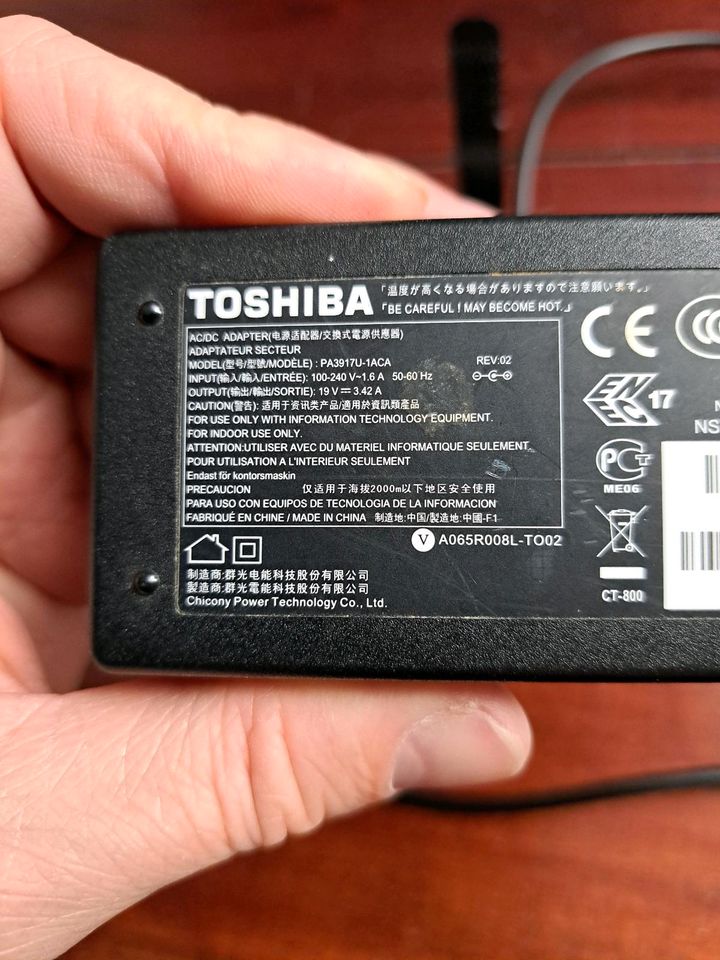 Toshiba Netzteil  19 V = 3.42 A in Bielefeld