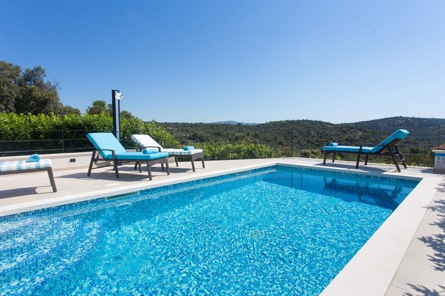 Kroatien, Region Trogir: Moderne Villa mit Swimmingpool und Panorama-Meerblick in ruhiger Lage - Immobilie H2533 in Rosenheim