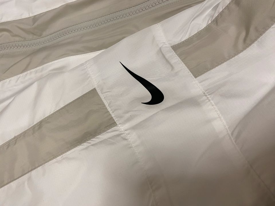 Nike Leichte Jacke Windrunner XL in München