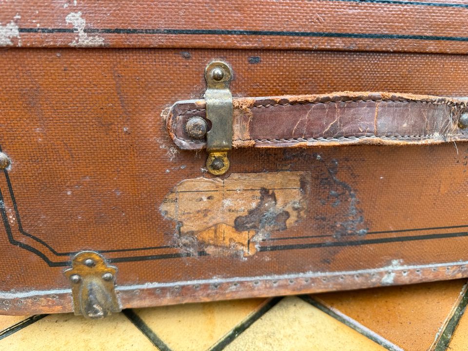 Alte Übersee Koffer Kiste Truhe in Leipzig