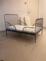 ausziehbares Baby-/Kinderbett mit Lattenrost und Matratze I IKEA Dresden - Cossebaude Vorschau
