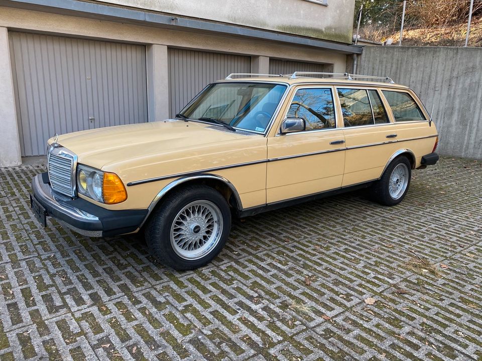 MERCEDES BENZ W123 T 300 TDT OLDTIMER 7 SITZER KLIMA H TEMPOMAT in Berlin