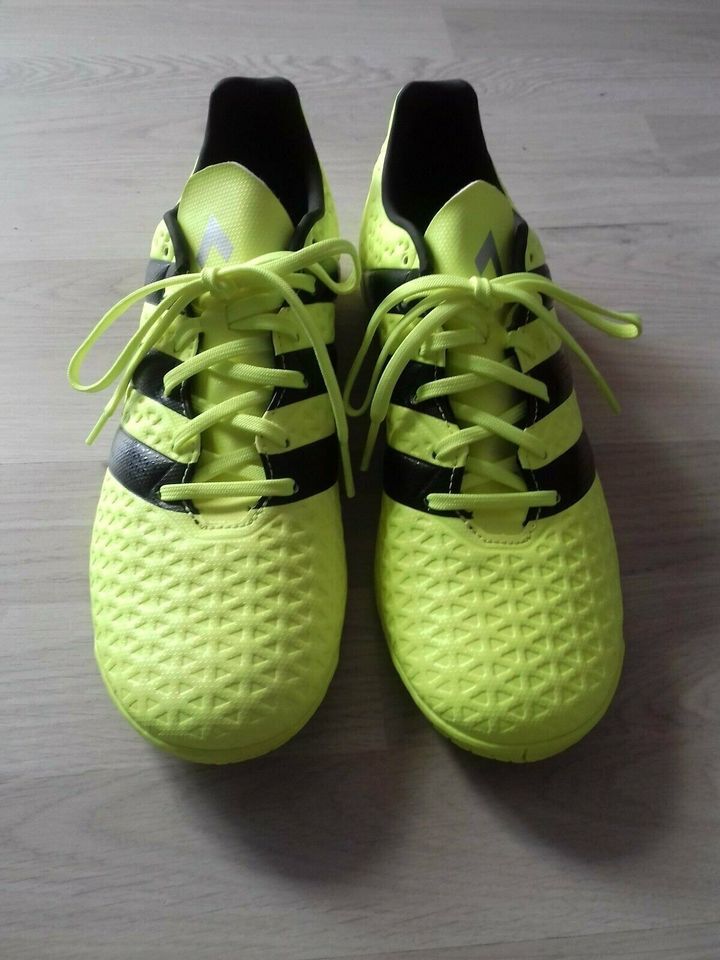 Adidas Turnschuhe neon gelb Grösse 42 2/3 in Ludwigshafen