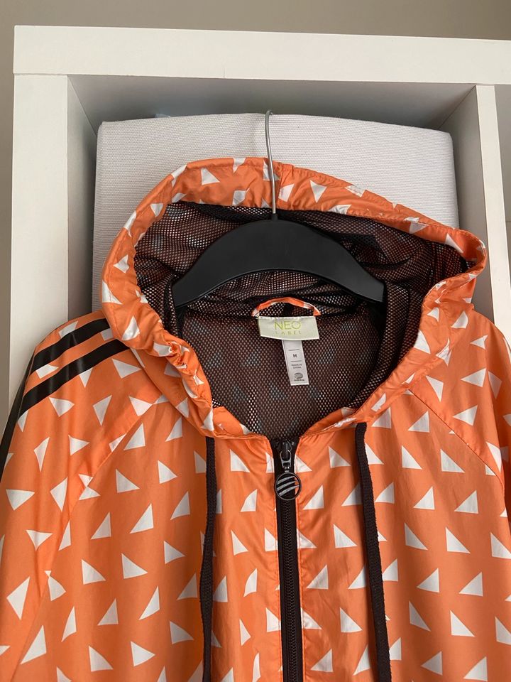 Dünne Jacke Windbreaker Adidas Neo Gr. M orange schwarz in Hamburg