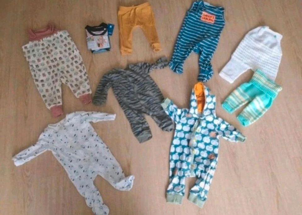 Kleiderpaket Kleiderkiste Babykleidung Gr. 68 (23 Teile) in Düsseldorf