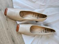 Beiger Lederschuh Leipzig - Dölitz-Dösen Vorschau