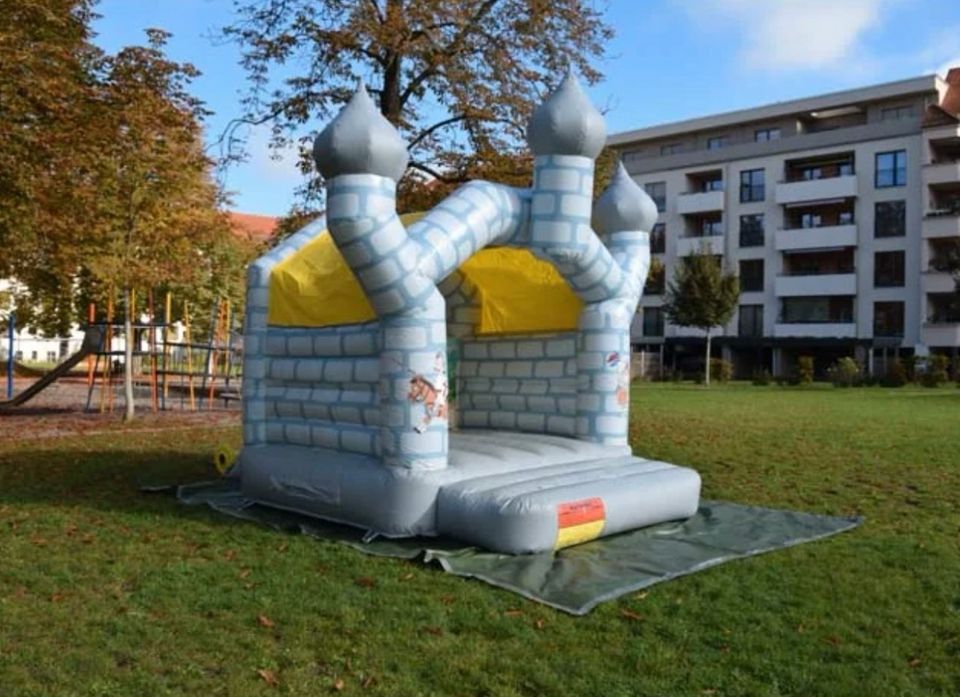 Vermietung Mieten Hüpfburg Ritter Schulanfang Hochzeit Geburtstag in Leipzig