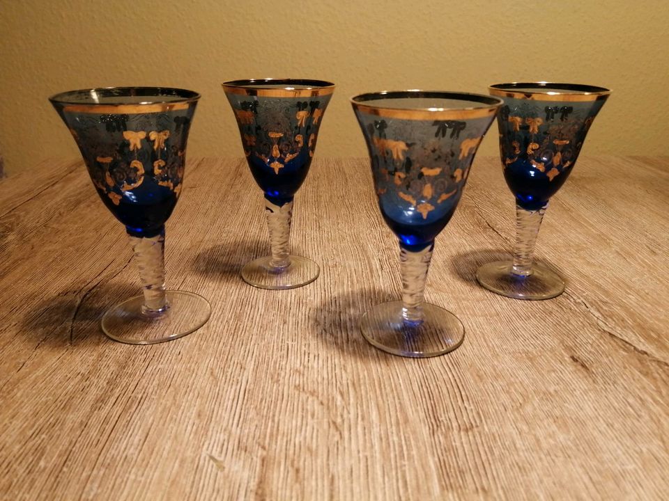 4 Likörgläser royalblau Gläser für Kurze sehr guter Zustand in Mühltal 