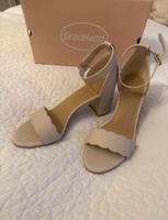 NEU Graceland Riemchen Sandalen Pumps Konfirmation Abiball Gr. 40 Niedersachsen - Soltau Vorschau