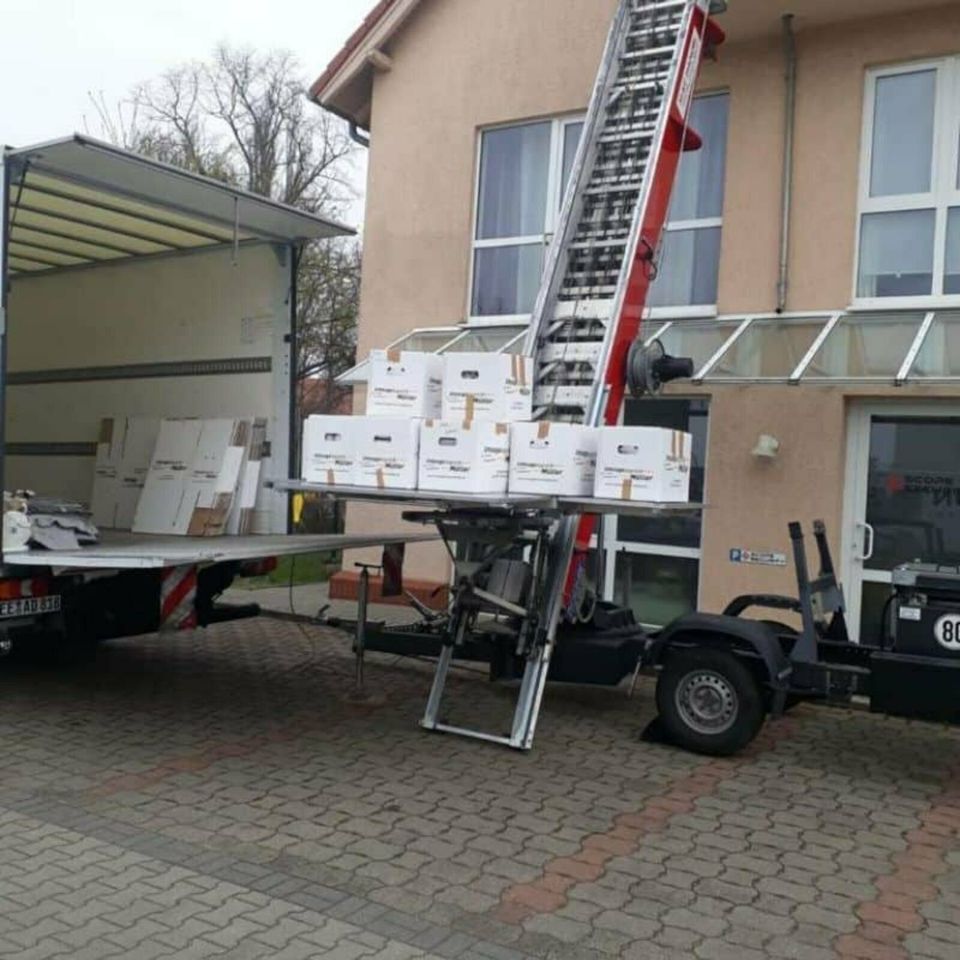 LKW und Transporter mieten mit 2 Mann Besatzung Möbeltaxi in Luckenwalde