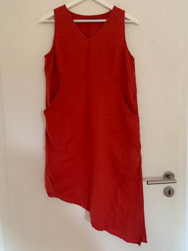 Schönes Leinen-Kleid von Gudrun Sjöden in Rot in Zwingenberg
