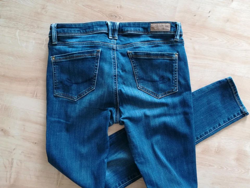 EDC Jeans dunkelblau Gr. 30/34 top Zustand in Schiffdorf