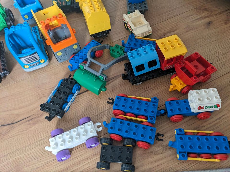 Lego Duplo Konvolut mit Fahrzeugen in Maxhütte-Haidhof