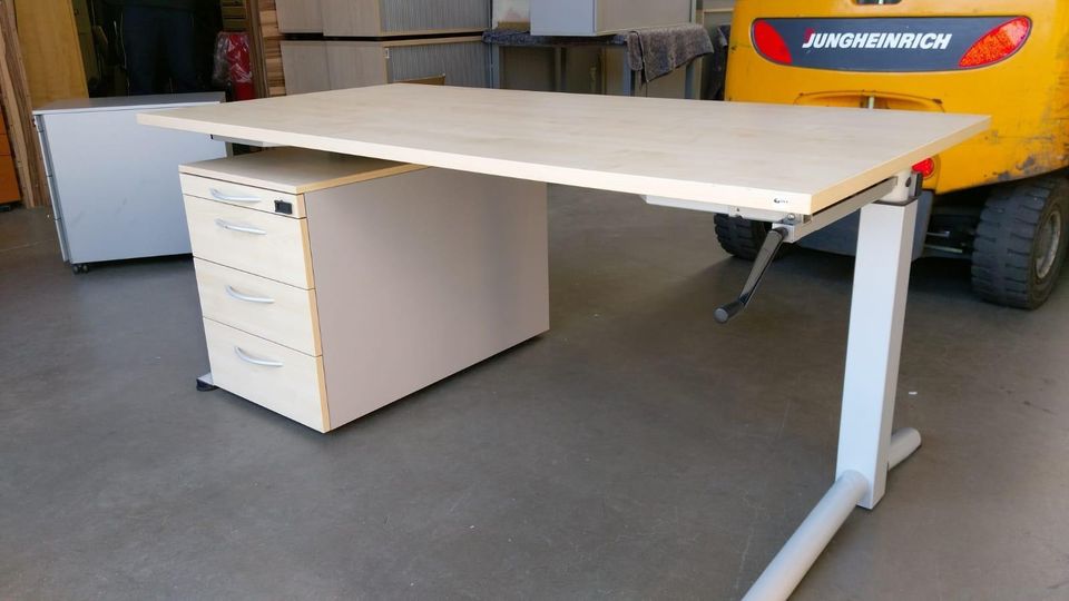 300 x Steh Sitz Schreibtisch / Büromöbel/ Bürostuhl / Sideboard in Glinde