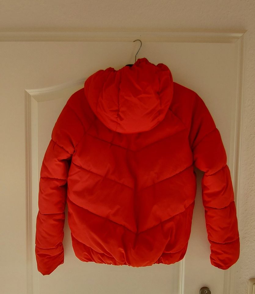 Winterjacke Anorak H&M rot 158 in Tüttleben