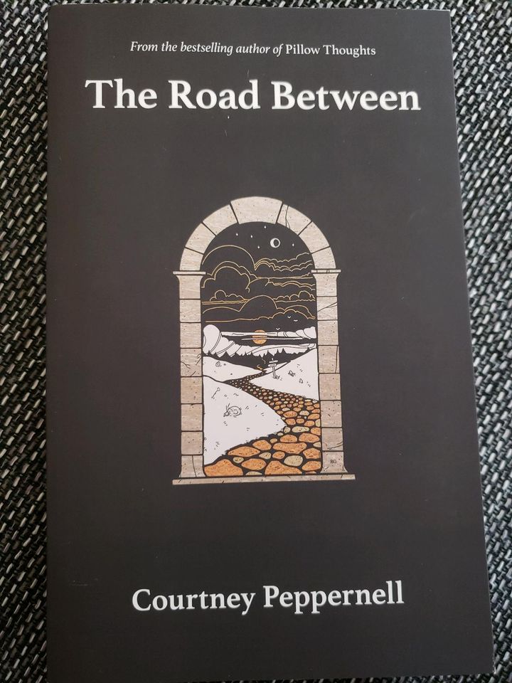 The Road Between (englisches Buch) in Nonnweiler