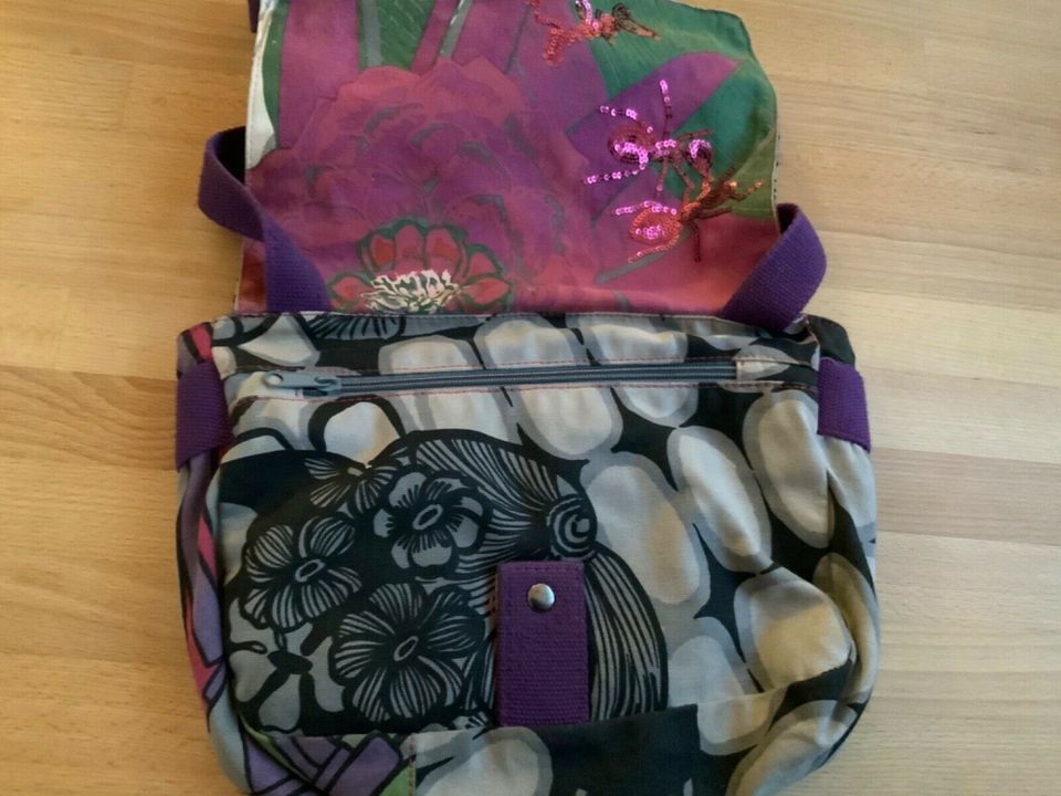 Tasche, Umhängetasche, Desigual, lila, Blumenmuster, Pailetten in Wetzlar