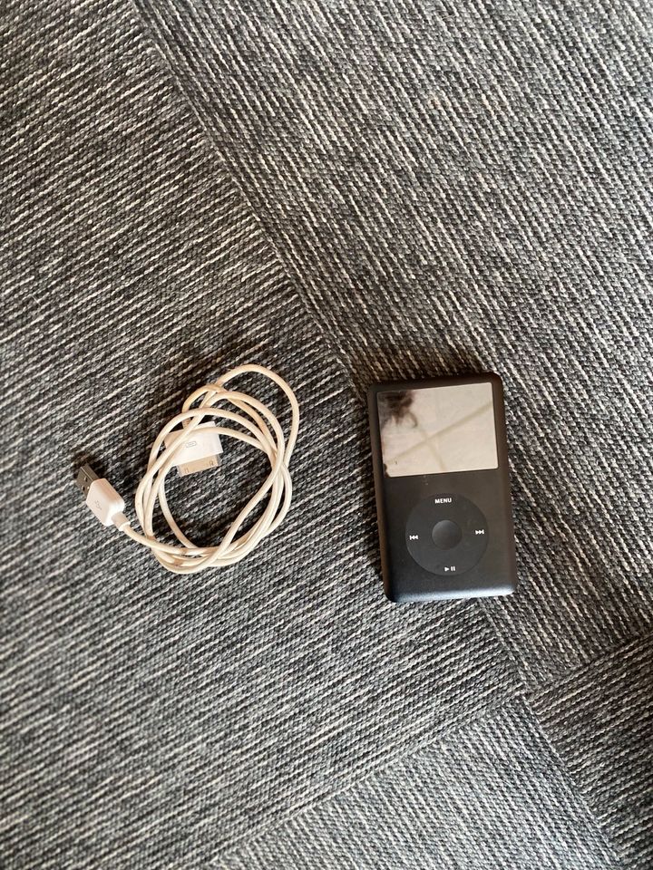 iPod Classic schwarz mit Kabel in Neu Ulm