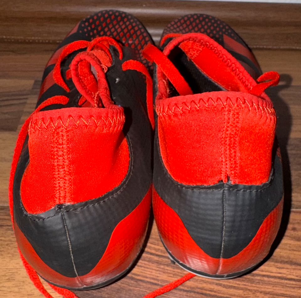 Adidas Predator rot/schwarz Fußball Schuhe Gr. 38 in Nauort