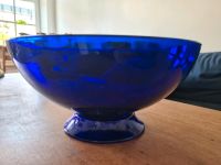 Blaue Glasschale mit Sockel München - Schwanthalerhöhe Vorschau