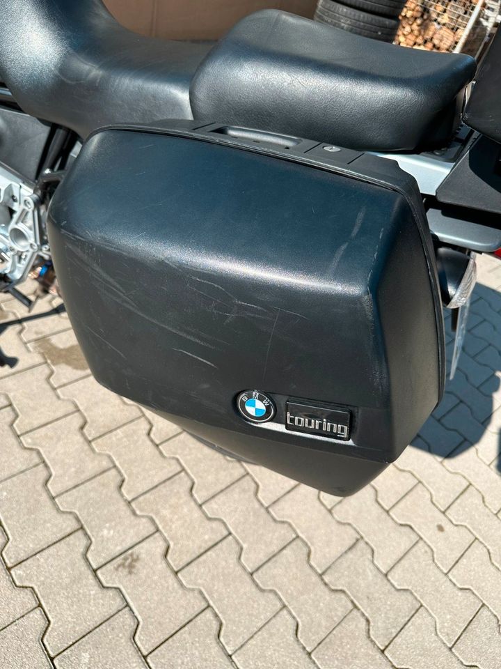 Motorrad BMW GS 1150 in Rohr