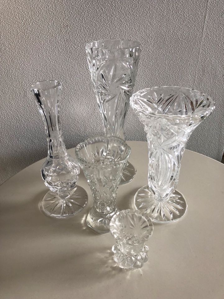 5 versch .alte Kristall Glas Vasen in Hardthausen