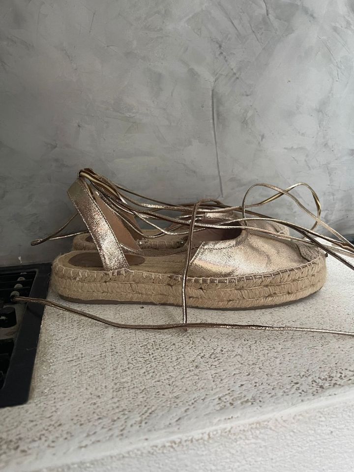 Schuhe Espadrilles Mit Feinen Bändern Zum Schnüren in Gold. in  Baden-Württemberg - Remchingen | eBay Kleinanzeigen ist jetzt Kleinanzeigen