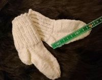 Gestrickte Socken Baby ca. 10 cm Geschenk zu Geburt /Weihnachten Niedersachsen - Staufenberg Vorschau