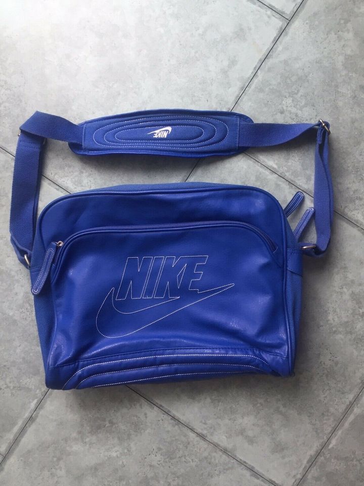 Nike Umhängetasche aus Kunstleder in blau in Niedersachsen - Hildesheim |  eBay Kleinanzeigen ist jetzt Kleinanzeigen