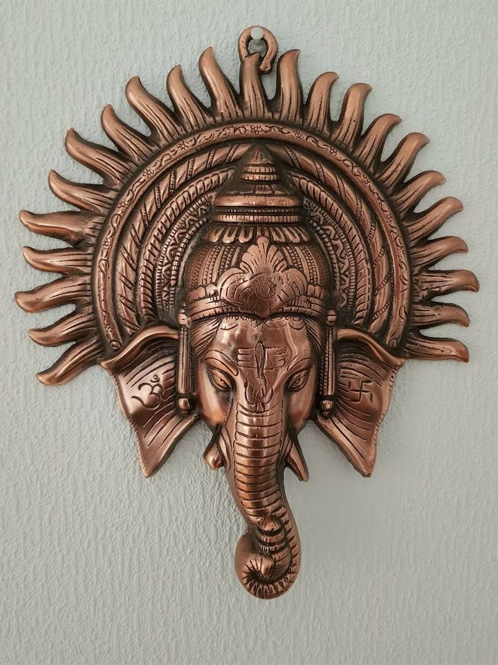 Ganesha Skulptur mit Sonne Wandbehang indische Figur in Weil im Schönbuch