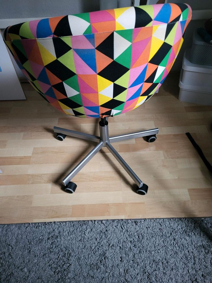 Toller bunter Stuhl von Ikea in Baden-Baden