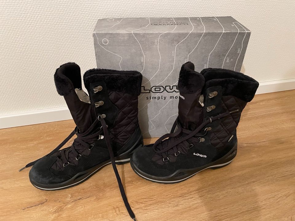 LOWA Wintersstiefel Damen - super Zustand in Olpe