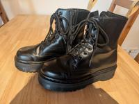 Jadon II Mono vegane Martens mit Plateau Gr. 39 Leipzig - Gohlis-Nord Vorschau