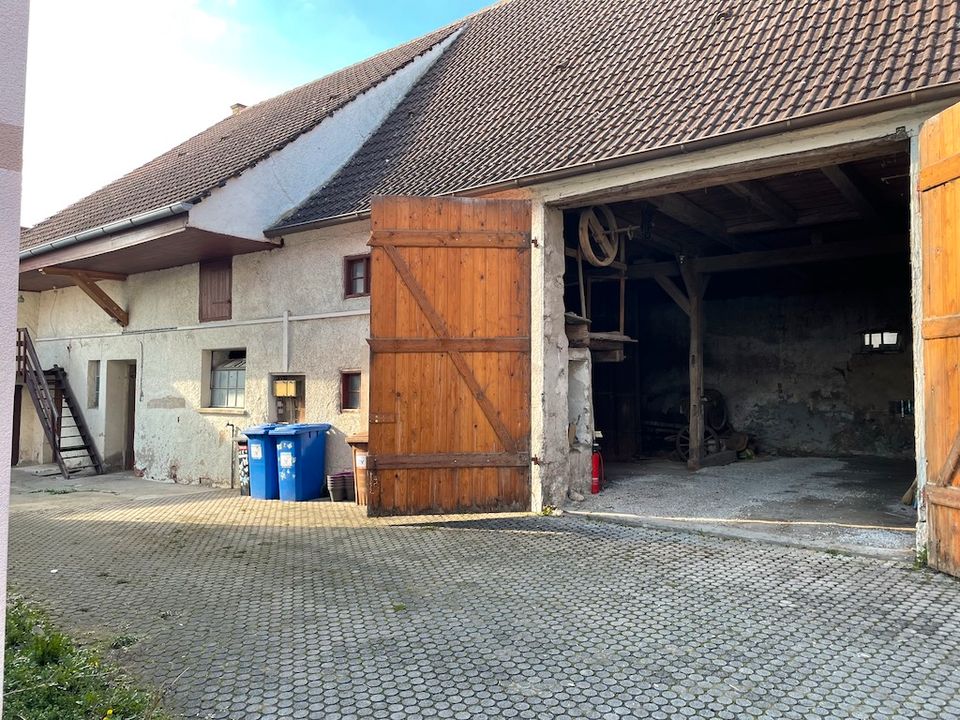 Wohnhaus mit Nebengebäuden -  zwei Wohneinheiten, DG ausbaubar in Alerheim