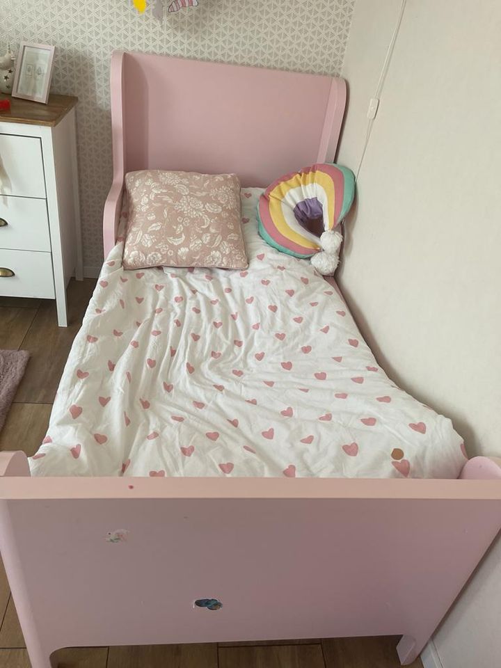 Ikea Kinderbett Bett Busunge ausziehbar rosa+ Matratze in Hattingen