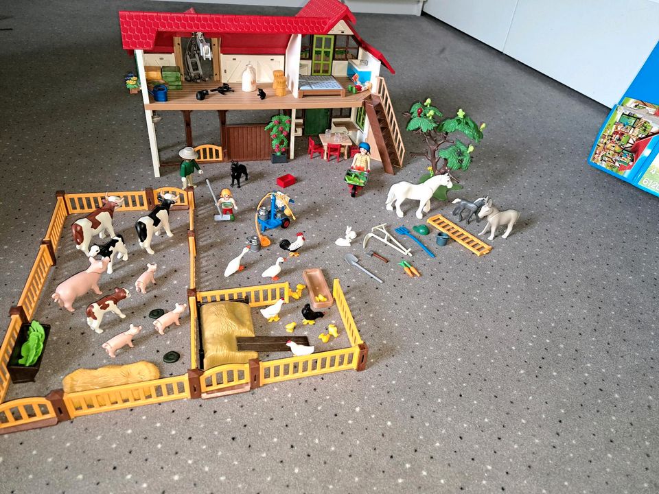 Playmobil Bauernhof 6120 und ganz viel Zubehör in Wurzen