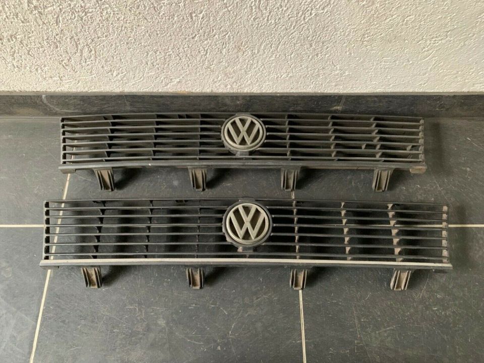 VW 32B Passat Kühlergrill 321853653 K 321853653G in Recklinghausen