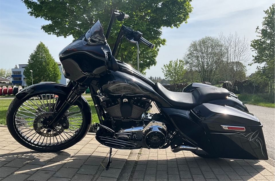 Harley-Davidson FLHX Street Glide Bagger in Nagold