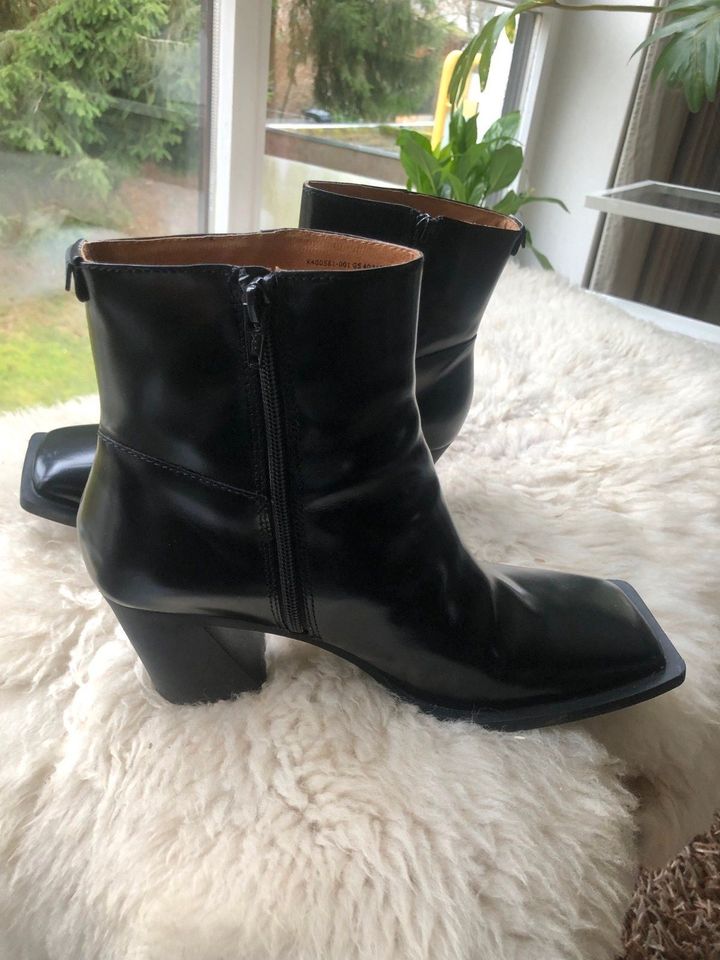 Stiefelette Damen Camper schwarz 2 x getragen Gr 40 NP 220,- Euro in Haiger