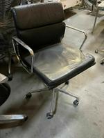 Vitra Softpad Leder schwarz gebraucht Hessen - Offenbach Vorschau