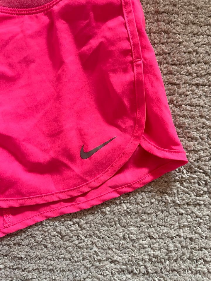 Nike Shorts pink xs in Vellmar