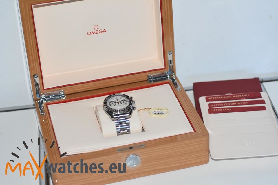 Omega Speedmaster Racing Professional Chronograph 32930445104001 in Iffezheim