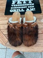 Bewegliche Clogs aus Holz mit Kuhfell Baden-Württemberg - Weilheim an der Teck Vorschau