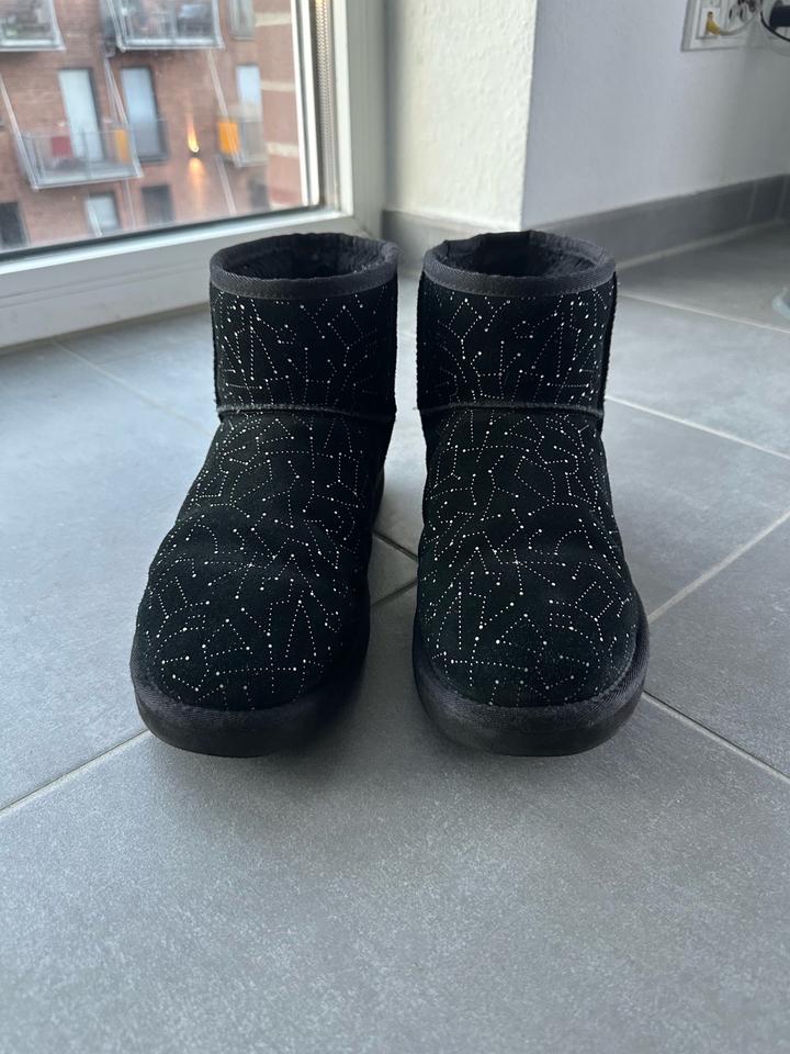 **SONDEREDITION** UGG Boots schwarz silber Glitzer Sternen Muster in Kleve