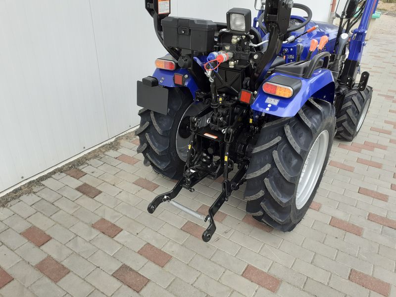 Farmtrac 26 Radialbereifung und Frontlader Kleintraktor Kubota in Templin