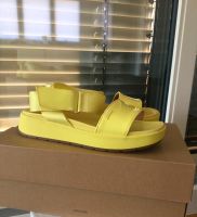 Sandalen von UGG, Passform 37, Neu mit Verpackung Bayern - Eibelstadt Vorschau