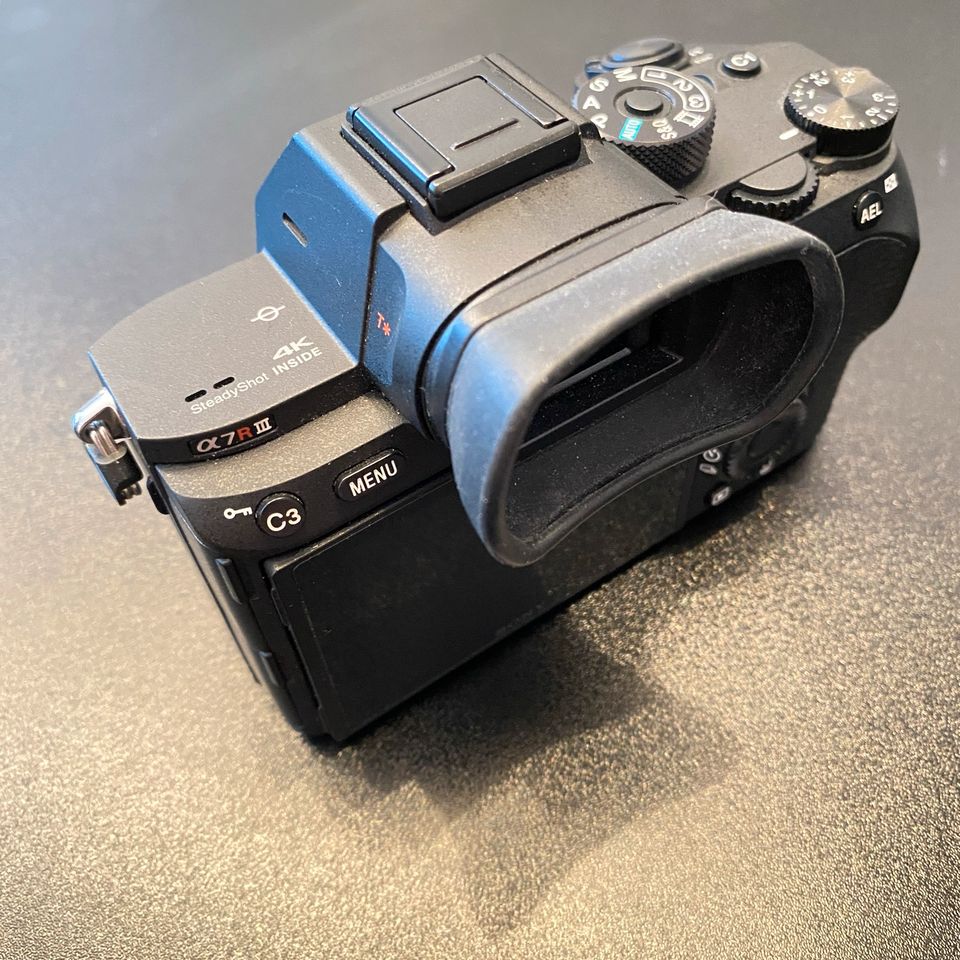Sony A7R III 3 R3 Alpha A7R3 Vollformat Systemkamera Neu Zustand in Duisburg