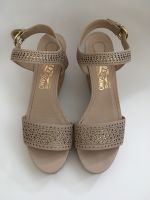 Sandalen Salvatore Ferragamo beige 39 Wedges Keilabsatz Plateau München - Untergiesing-Harlaching Vorschau